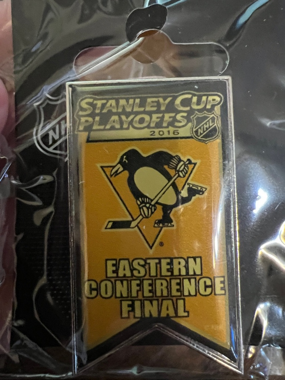 NHL Penguins Lapel Pin - Silver Accent